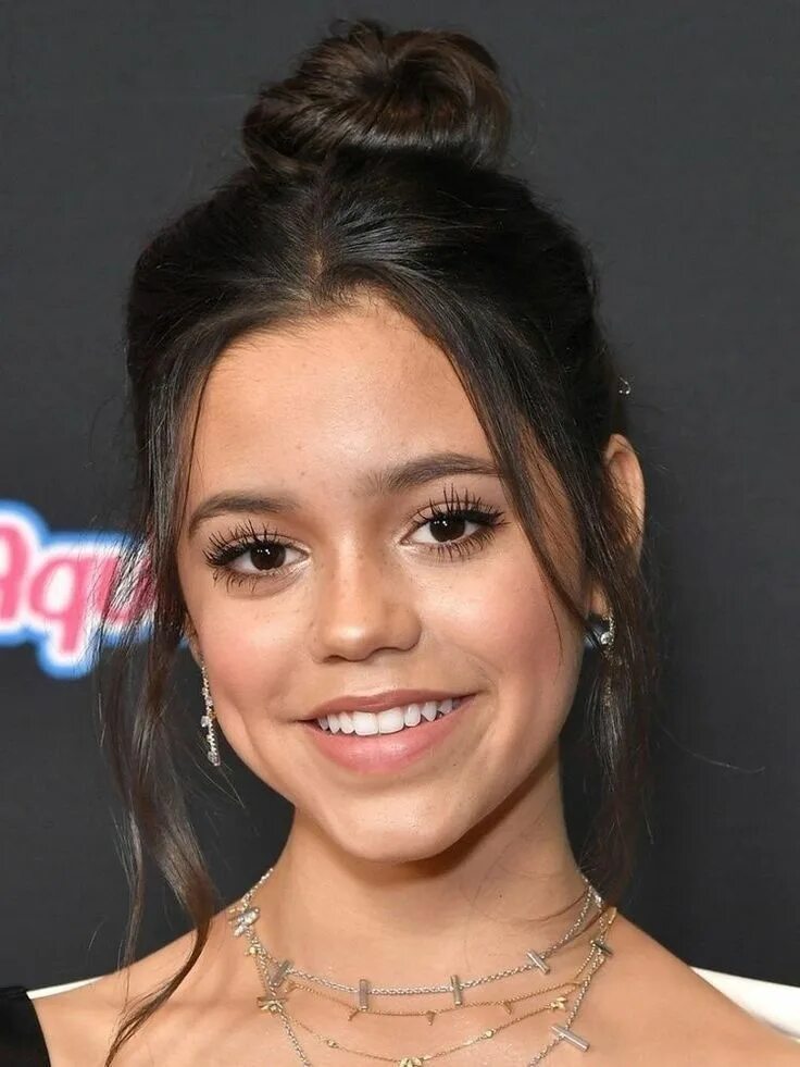 Джан ортега. Джена ориена. Джан ортега. Ортега актриса. Ортега jenna ortega.