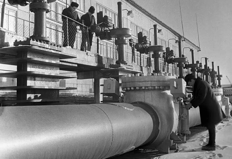 Какой нефтепровод был построен в 1960 е. Нефтепровод Дружба 1964. Нефтепровод Дружба 1960. Трубопровод Дружба СССР. Нефтепровод Дружба труба.