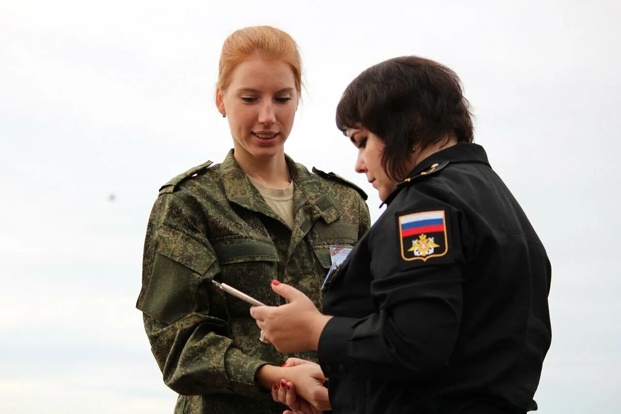 Быть женой военного это. Военный психолог форма. Жена военного. Военный психолог жилет. Фотосессия жены военнослужащих.