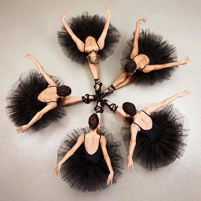 Девушка в прыжке. Dance su. Dance su. Dance su. Танцующая девушка в прыжке.