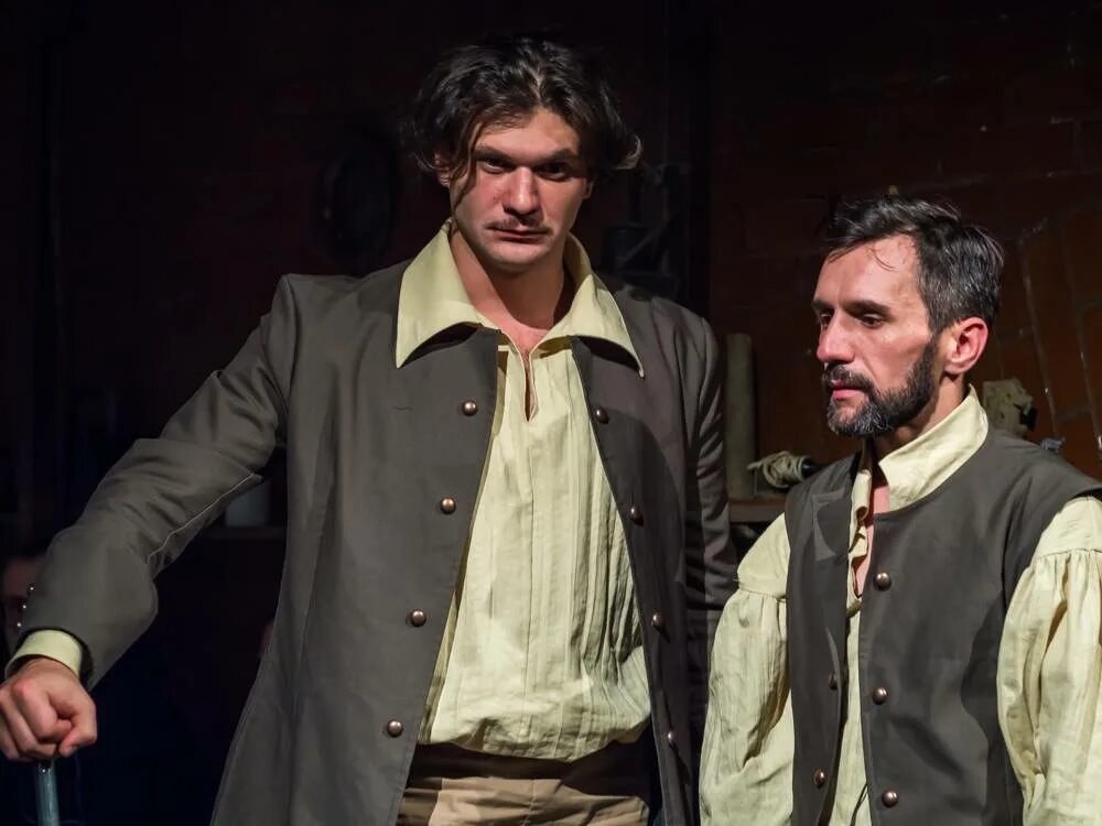 Статистика театров. Профессия актер театра. Спектакль премьера ноу нейм проджект - театр человек. Золотой софит за лучший спектакль года 2015. Немой официант театр человек.