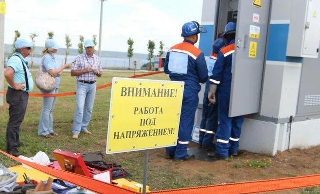 Работа под напряжением методом в изоляции. Работа под напряжением. полигон обучения электромонтера. &quot;работа под напряжением&quot; спецодежда. полигон работы под напряжением.
