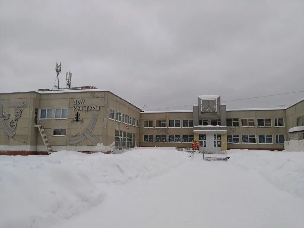 Городской дк кировск мурманской области. Дом культуры в котельниче кировской области. Поселок юбилейный котельничский район кировская область. Костино кировская область дк. Дворец культуры посёлка дороничи.