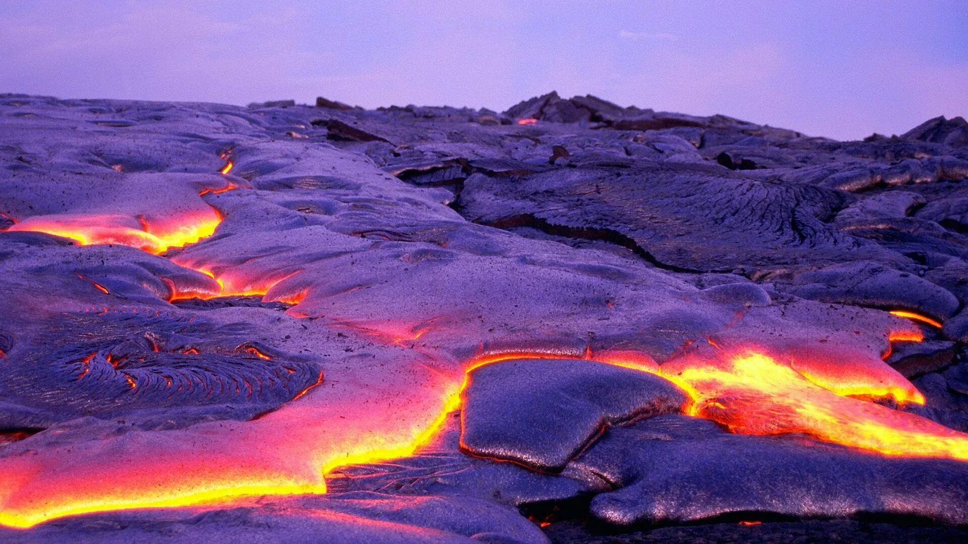 Лава магма вулкан. Ньирагонго вулкан озеро лавы. Извержение вулкана магма. Лавовая пещера гавайи. Мауна-лоа вулкан.