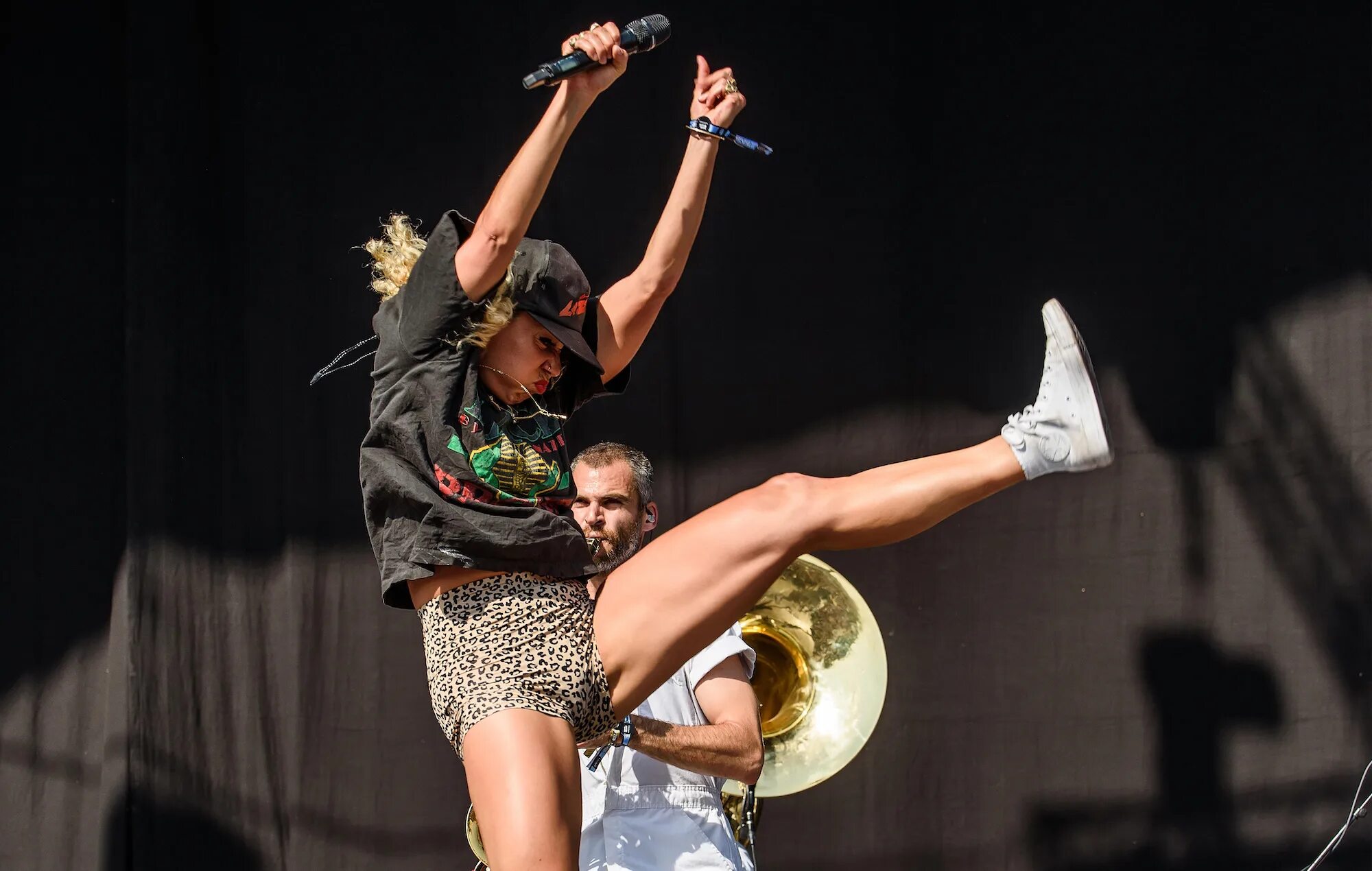 Machine wake wake. Brass against. brass against – wake up. brass against wake up (rage against the machine cover). софия уриста помочилась.