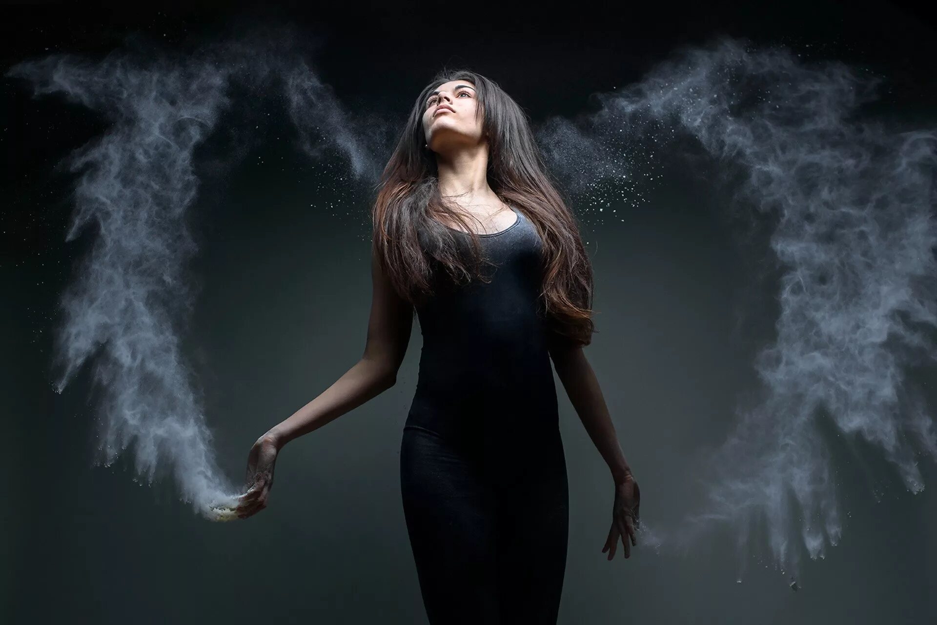 Дымок девушка. Девушка в дымке. Дымок девушка. Девушка из дыма. Образы из дыма.
