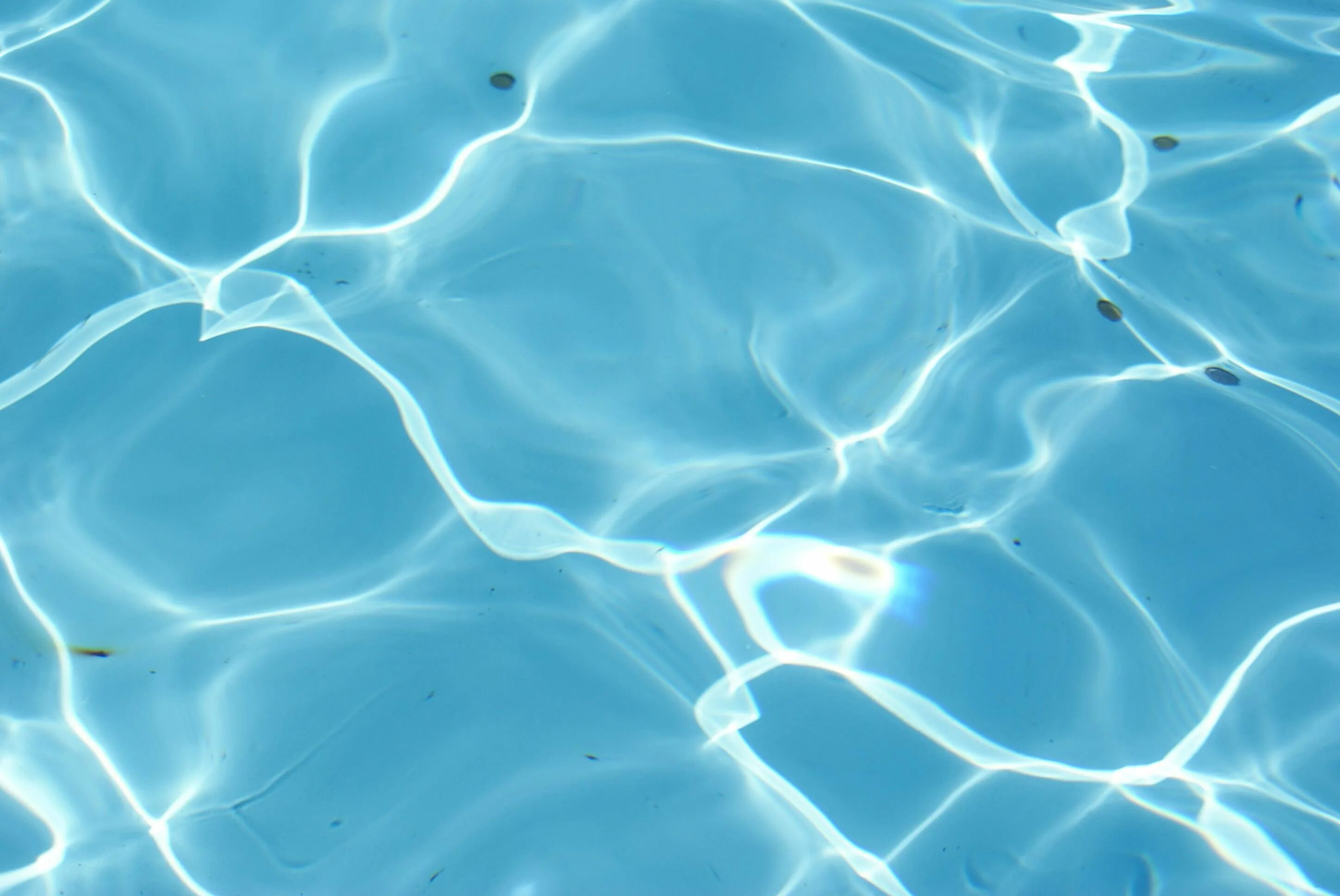 Прозрачная текстура воды. Фактура воды. Текстура воды. Блики на воде. Поверхность воды.