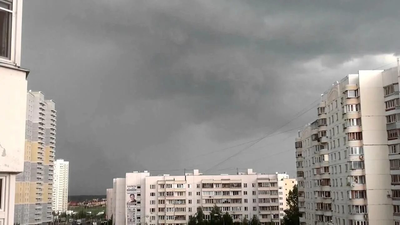 Дождь в бутово. Южное бутово погода по часам на сегодня. Ландшафтный парк бутово. Ночное северное бутово. Гроза в москве.