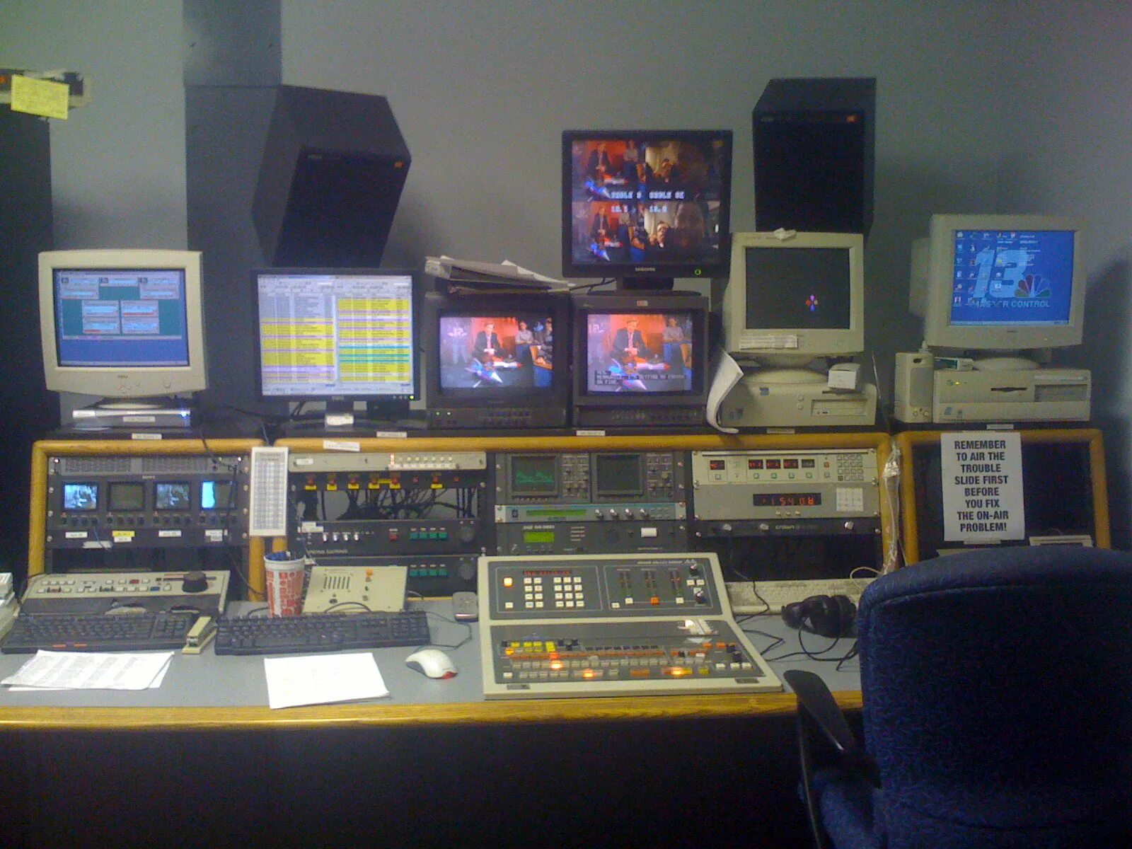 Broadcasting programmes. Комната управления. Комната управления (the Control Room). Центральный пульт управления. Технологии автоматизации вещания.