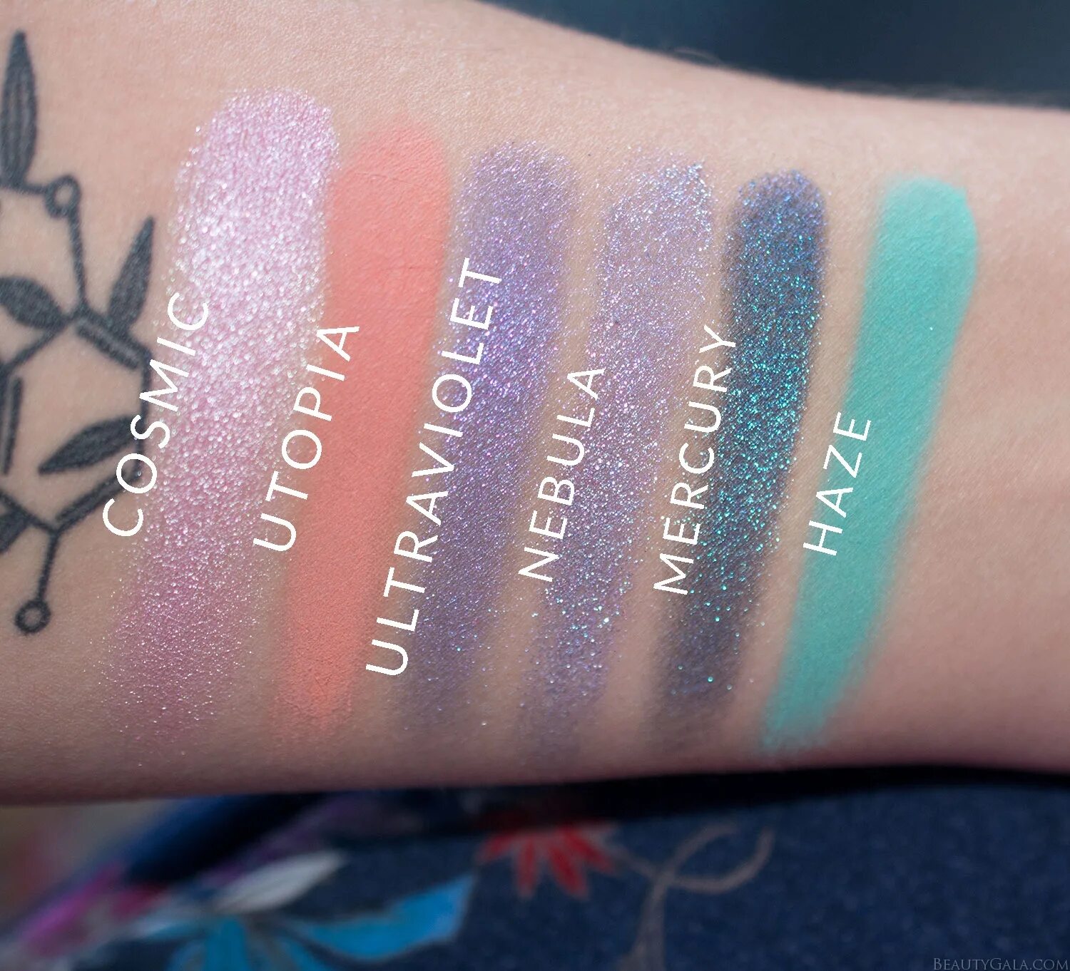 Huda beauty retrograde mercury палетка теней. Huda retrograde mercury. Палетка теней huda beauty mercury. Макияж палеткой худа бьюти ретроградный меркурий. Тени для век huda beauty mercury retrograde 18 оттенков.