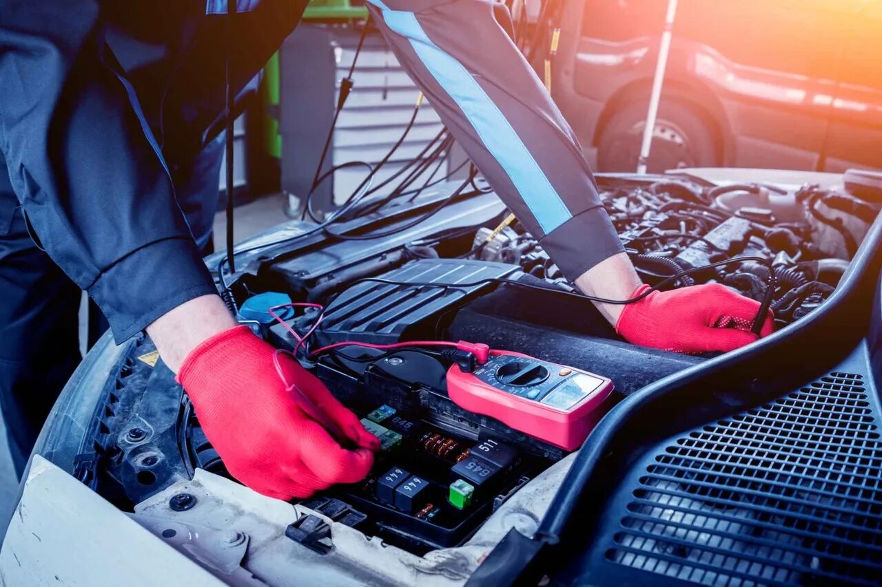 автослесарь. автомеханика москва. работа автомехаником в москве. починка автомобиля. москва бережковская набережная 38 стр 2 юнион моторс.