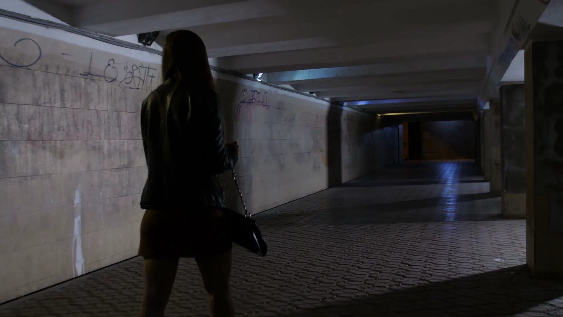 Woman Walking at Night. Walking Alone at Night. Alone man Walking Nights. Man in Hoodie Chasing woman in Dark tunnel.