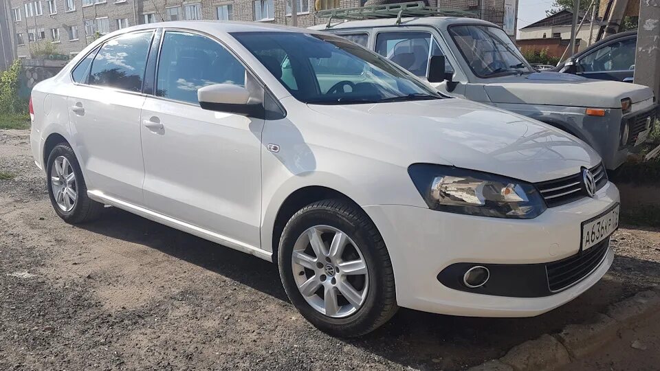 Фольксваген поло 2016 м авито. Поло 230 л. Vw polo 6 седан. Серебристая новая фольксваген поло. 6 at, 2011,.