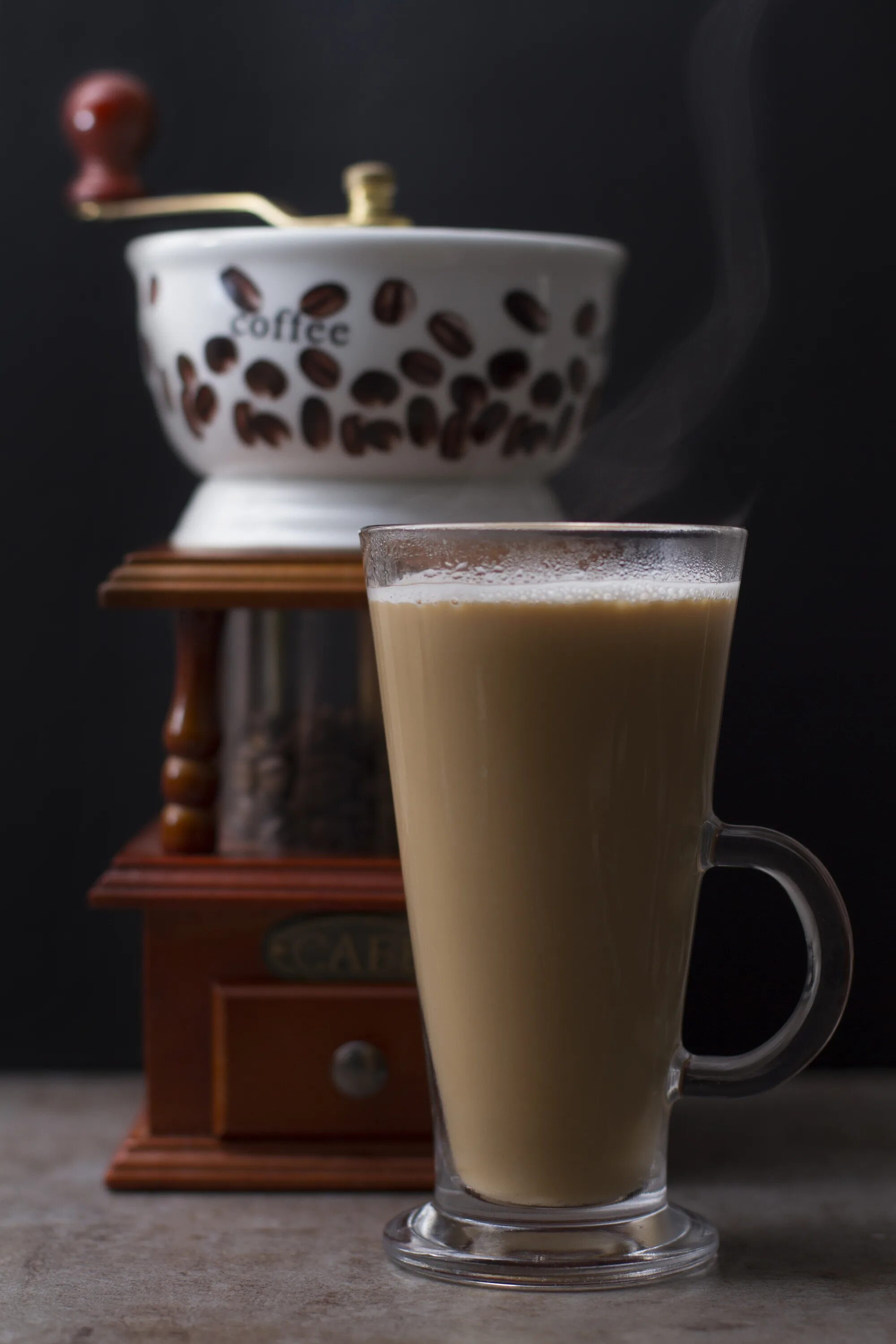 Milky coffee. Кофе с молоком. Молочный кофе. Латте. Кофейный молочный напиток.