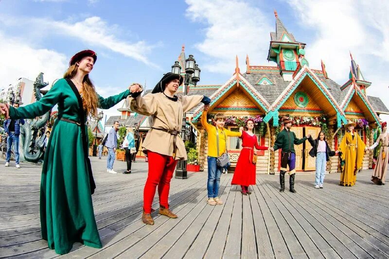 где в москве проходит фестиваль. рыбная неделя в москве. рыбная неделя площадь революции. рыбный фестиваль на тверской бульваре. уличный концерт.