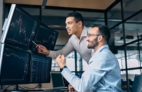 Человек работает на 10 работах