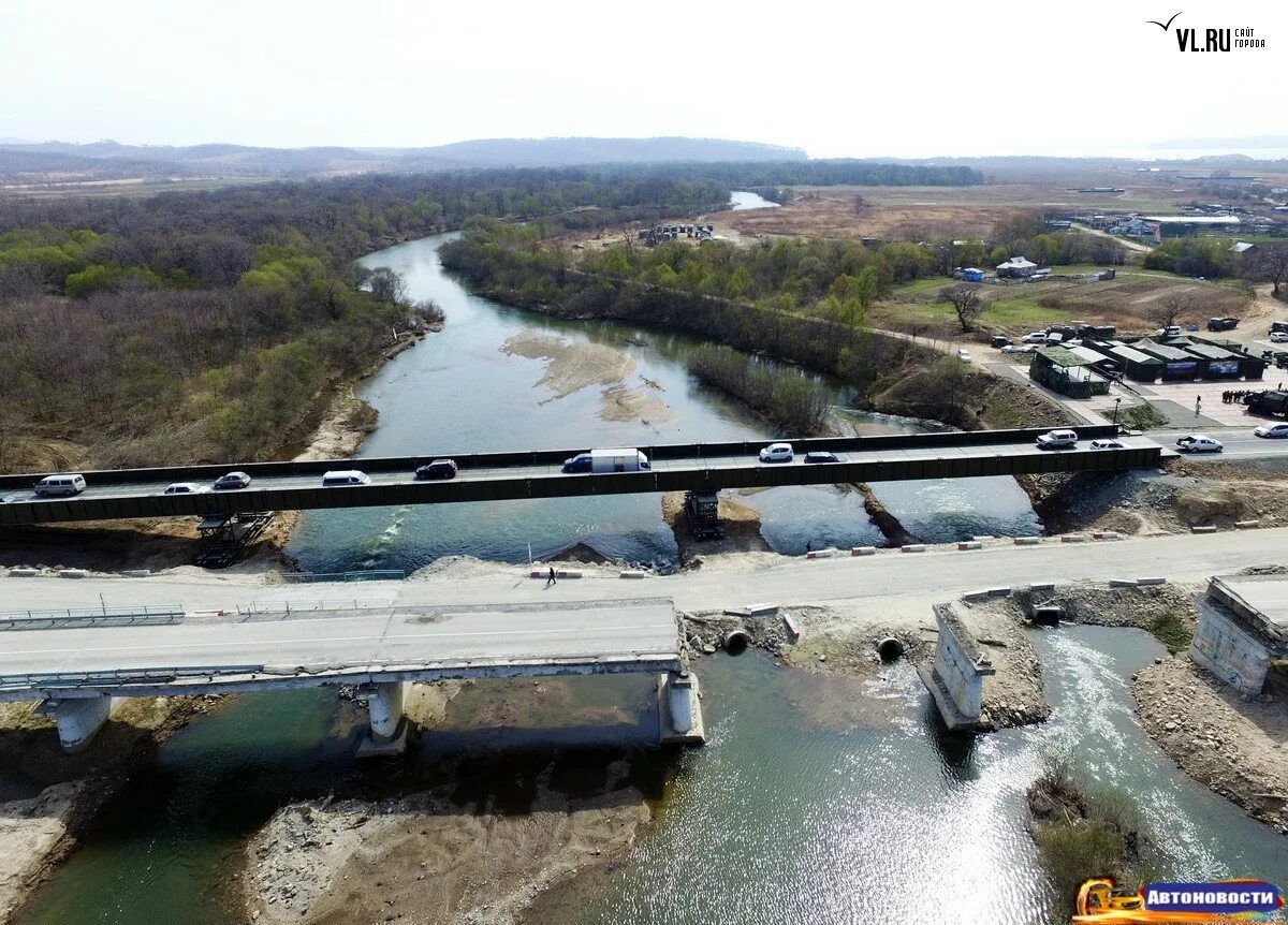 Временный мост через реку. Ремонт моста в раздольное приморского края. Марм малый автодорожный разборный мост. Мост через артемовку приморский край. Понтон мост.