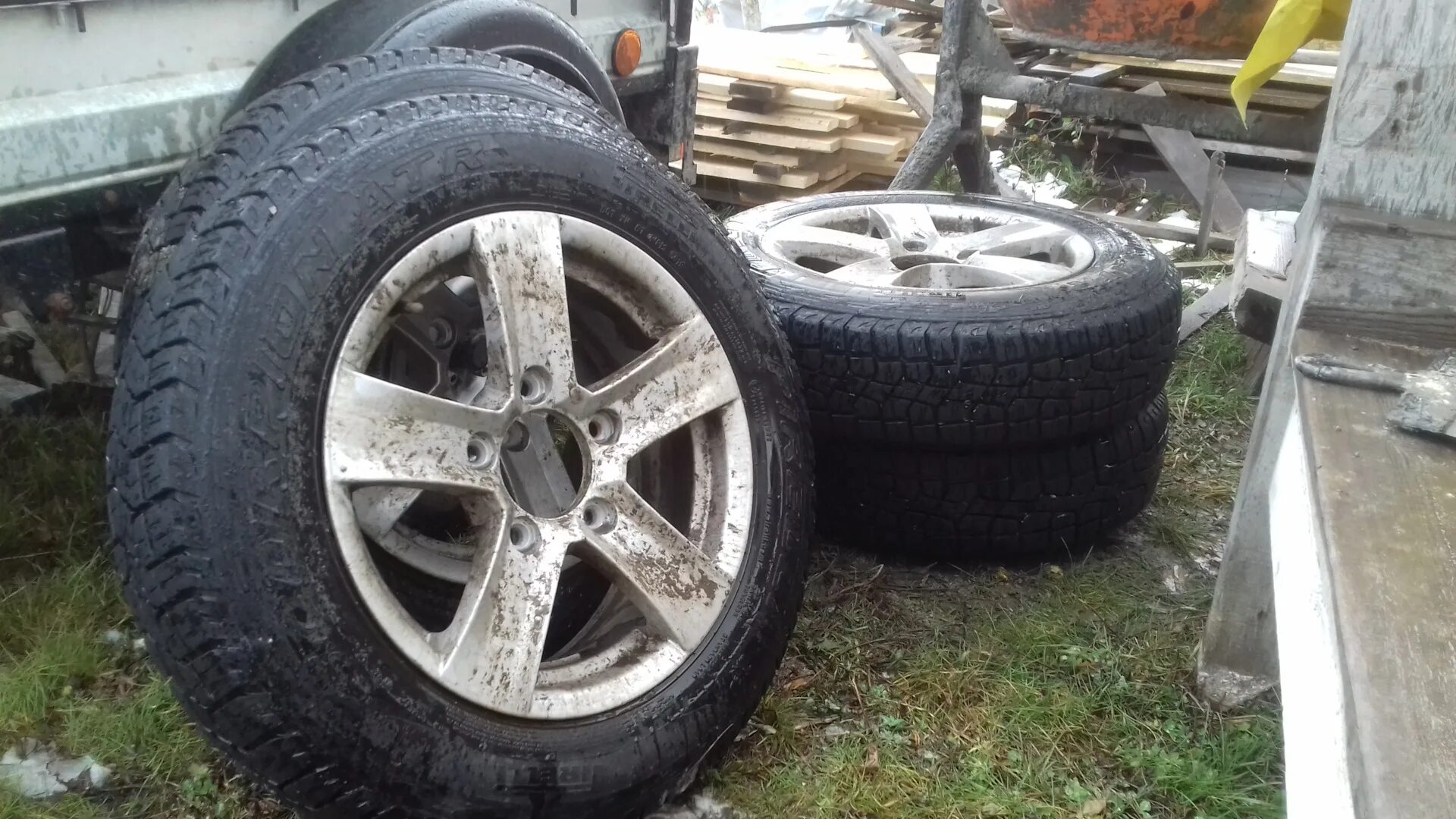 Контайр экспедишн 215/65/16. Нива 2121 на 215/75 r15 marshal. Шины на ниву 2121 кама. Резина летняя 16 на ниву. Нива на 16 колесах.