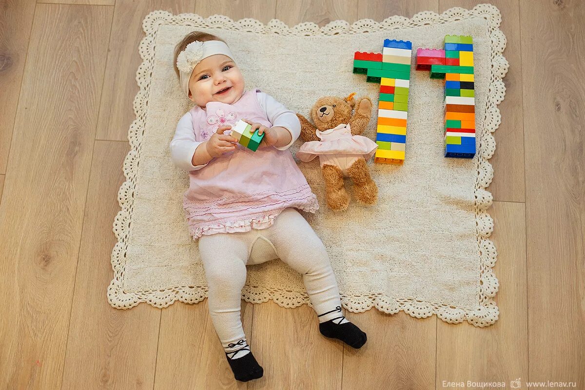 Фото детей можно выкладывать. Идеи для фотосессии ребенка до года. Идеи для детской фотосессии. 11 Месяцев фотосессия идеи. Фотосессия малыша до года по месяцам.