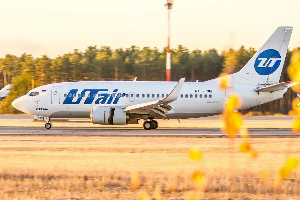 с ютэйр в когалым. самолеты ютэйр в сургуте. боинг 737-800 ютэйр сургут. боинг 737 800 ютэйр новая ливрея. ютэйр сургут курган самолет.