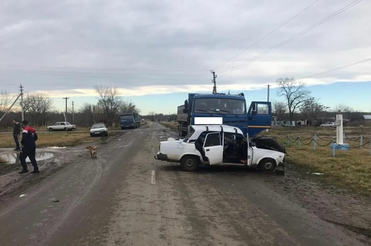 Новомарьевская Ставропольский авария. Авария в Ставропольском крае с КАМАЗОМ. ДТП С КАМАЗАМИ В Ставропольском крае. ДТП Изобильненский район. Гибнет на дорогах