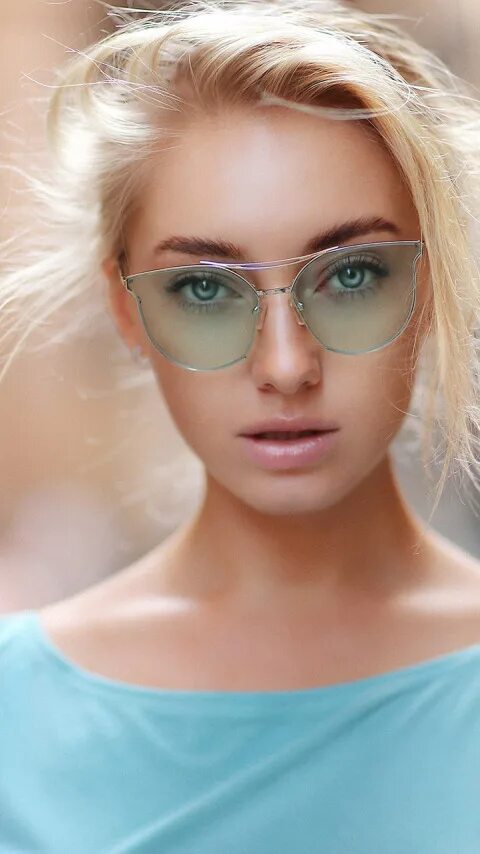 Модные оправы для очков. Оправа ray ban женская. Астигматические очки. Женщины в очках для зрения. Девушка в очках.