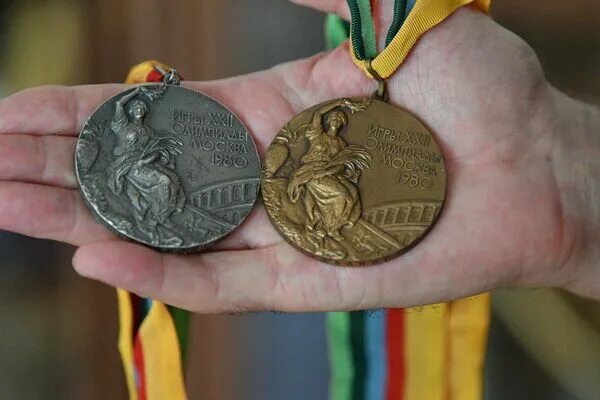 Олимпийские медали 1980. Золотые медали олимпиады 1980. Первые Олимпийские медали.
