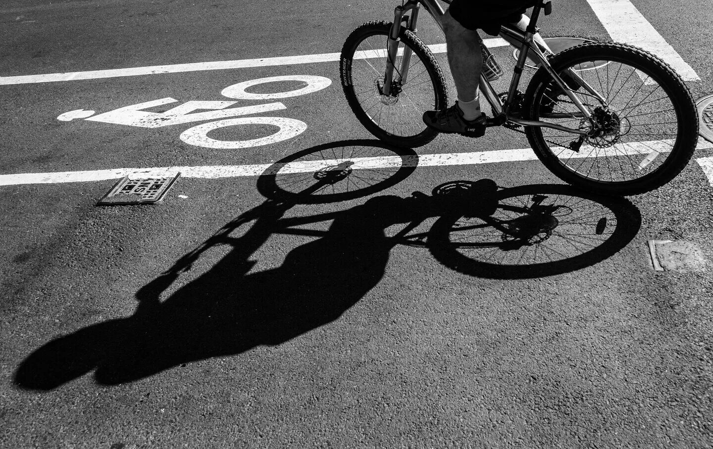 Bicycle Lane. Вело против машин. Велосипед против депрессии. Bicycle Lane картинка. Bike lane