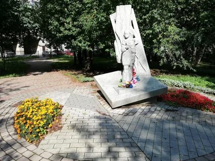 Памятник блокадной