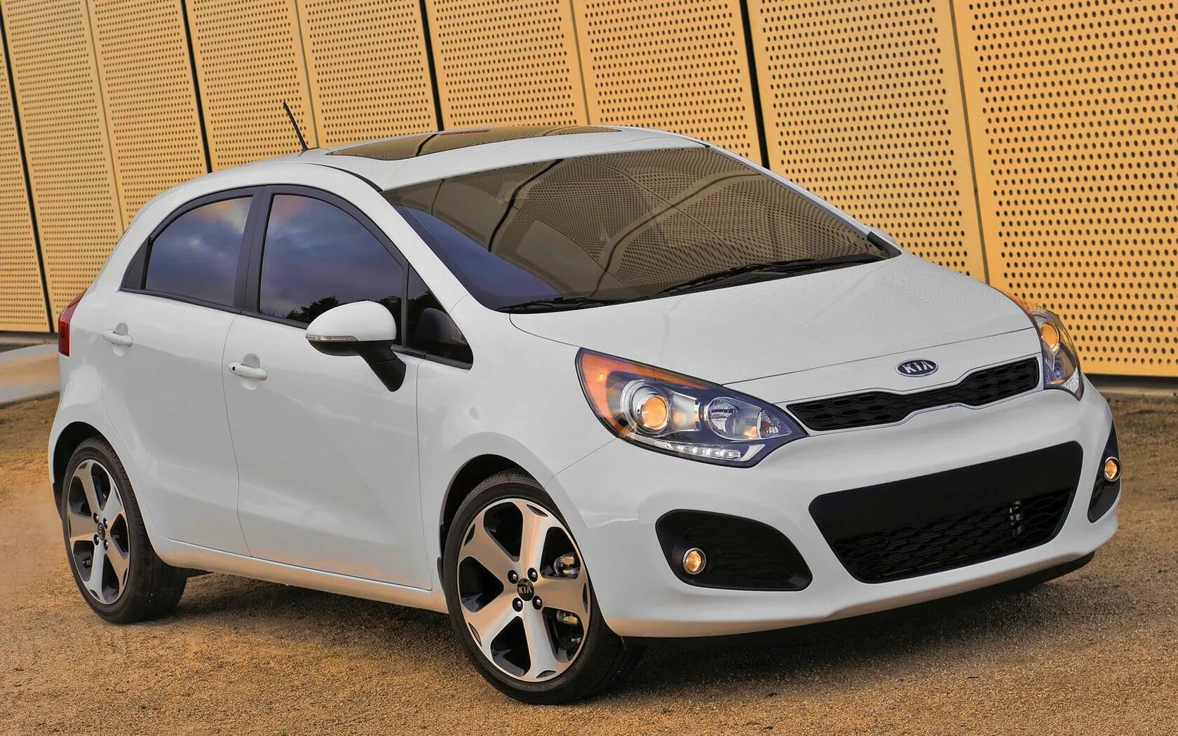 Kia Rio 2012. Kia Rio Hatchback 2012. Киа Рио хэтчбек 2013. Кия Рио 5. Киа хэтчбек тюнинг