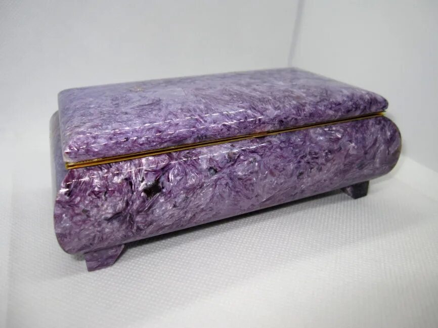 Чароит ларец. Сертификат чароит. Чароит минерал. Чароит книга. Фиолетовая шкатулка для камней.