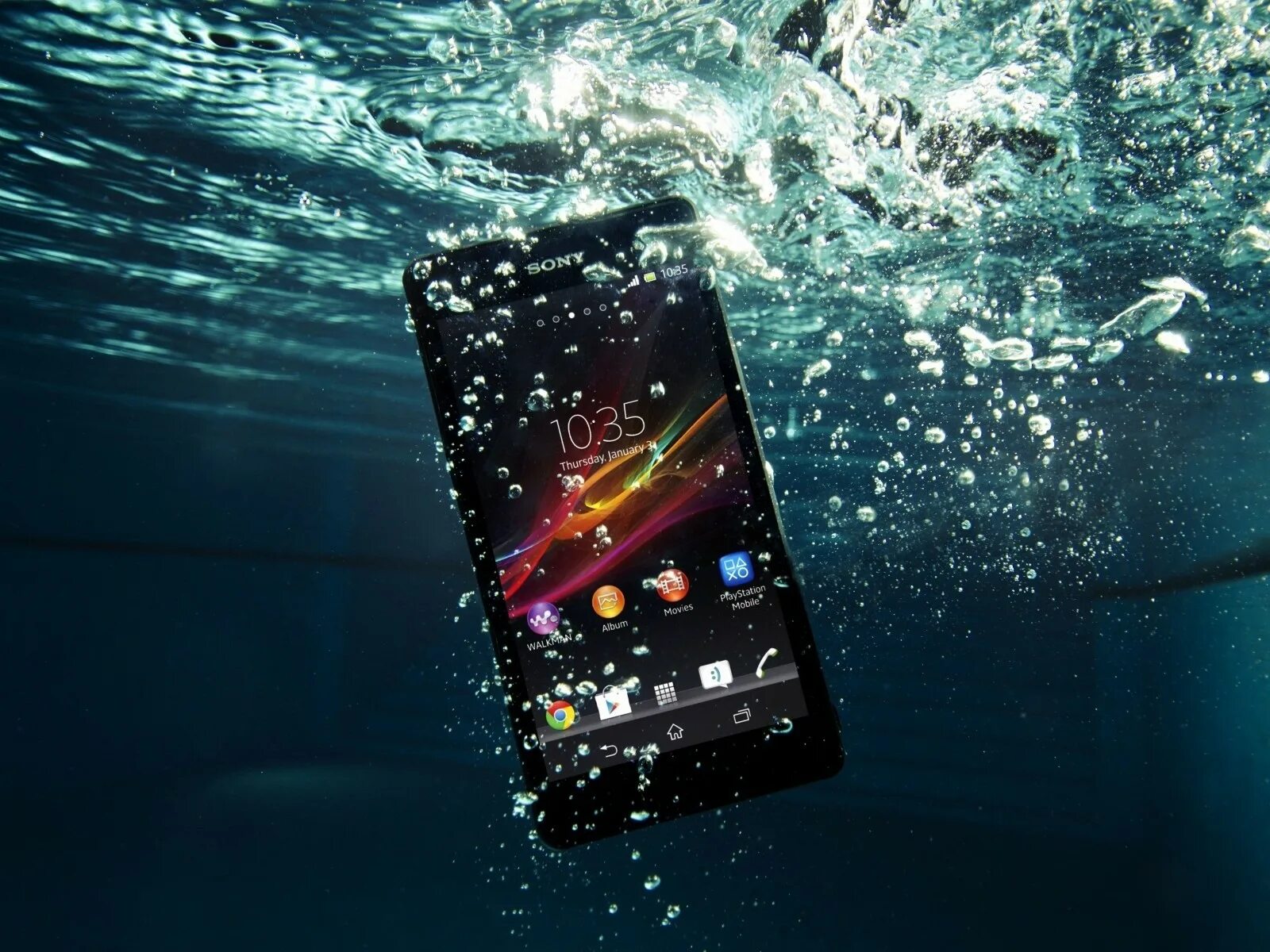 Телефон экран 3 5. Sony Xperia ZR. Сони иксперия Водонепроницаемый. Телефон Sony Xperia Водонепроницаемый. Смартфон в воде.