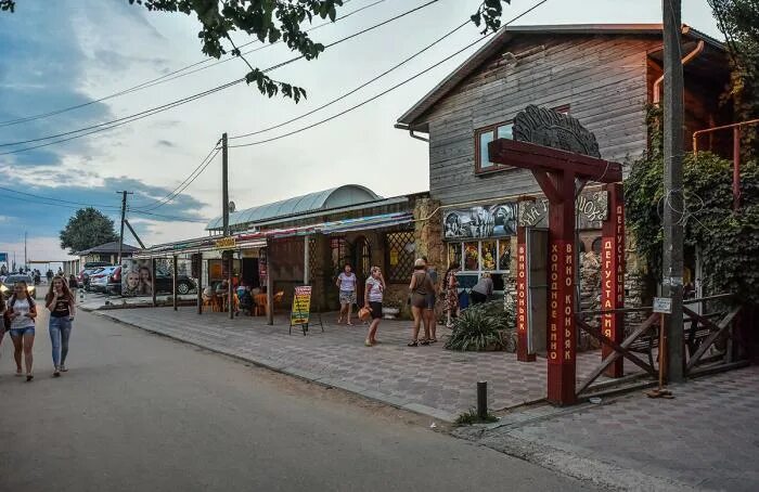 Рынок в кучугурах краснодарский. Кучугуры рынок. Магазины в кучугурах краснодарский край. Кучугуры рынок фото. Магазины в кучугурах.