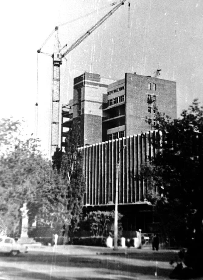 Белгород 1980 год. Универмаг белгород 80-е. 70 лет белгороду. Белгород 1980 год. Универмаг белгород фото.