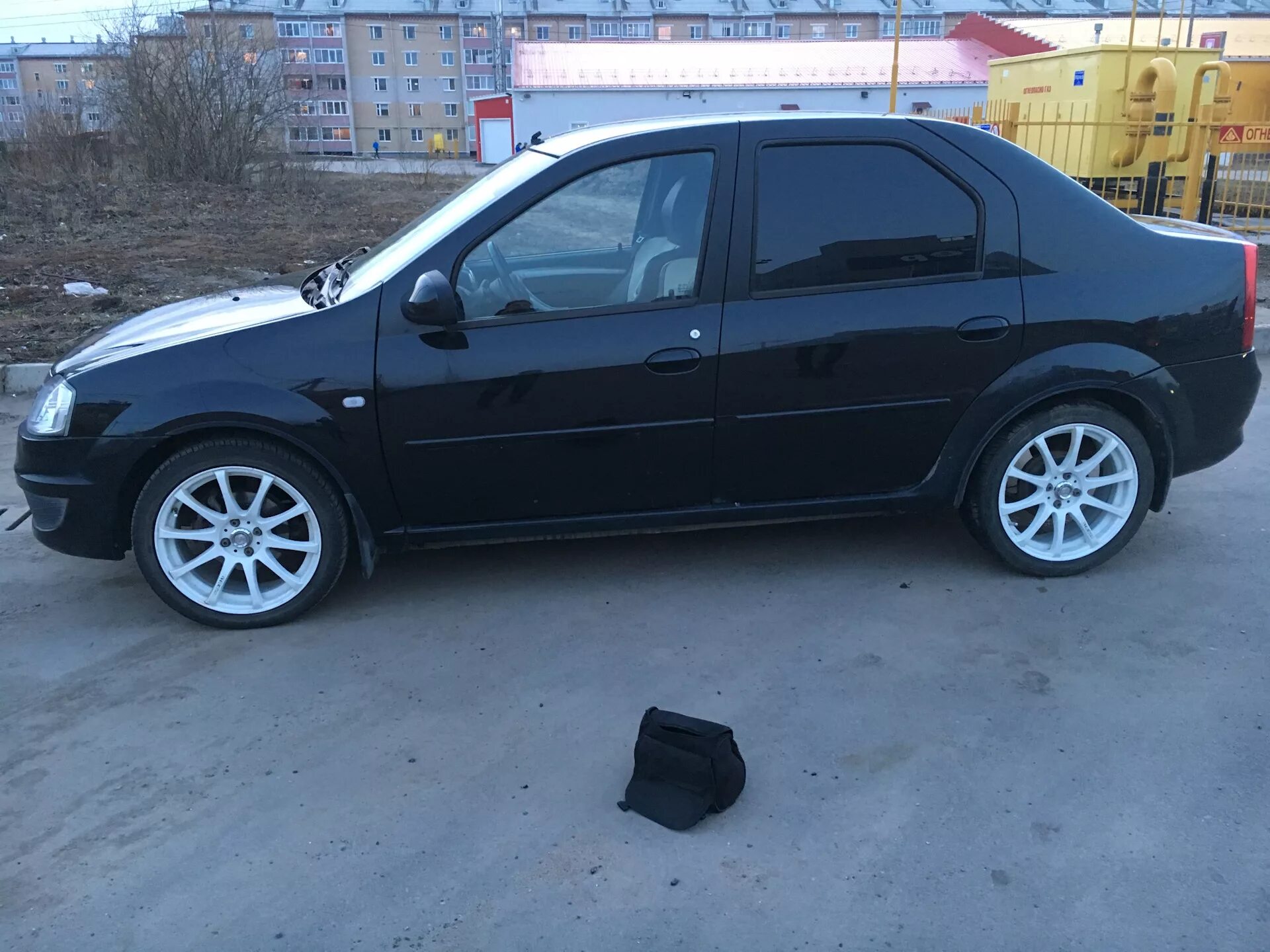 Renault Logan (1G) 1.6 бензиновый 2007 Кирпич на 18шках на DRIVE2