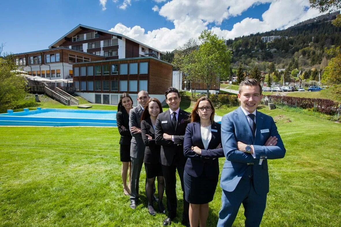 Tourism school. Les Roches Швейцария. Школа Glion Швейцария. Les Roches International School of Hotel Management. Ля Рош университет Швейцария.