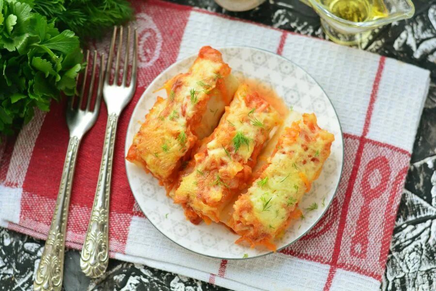 Печеные голубцы. Голубцы фото. Греческие голубцы. Голубцы с картошкой. Гарибальди голубцы.