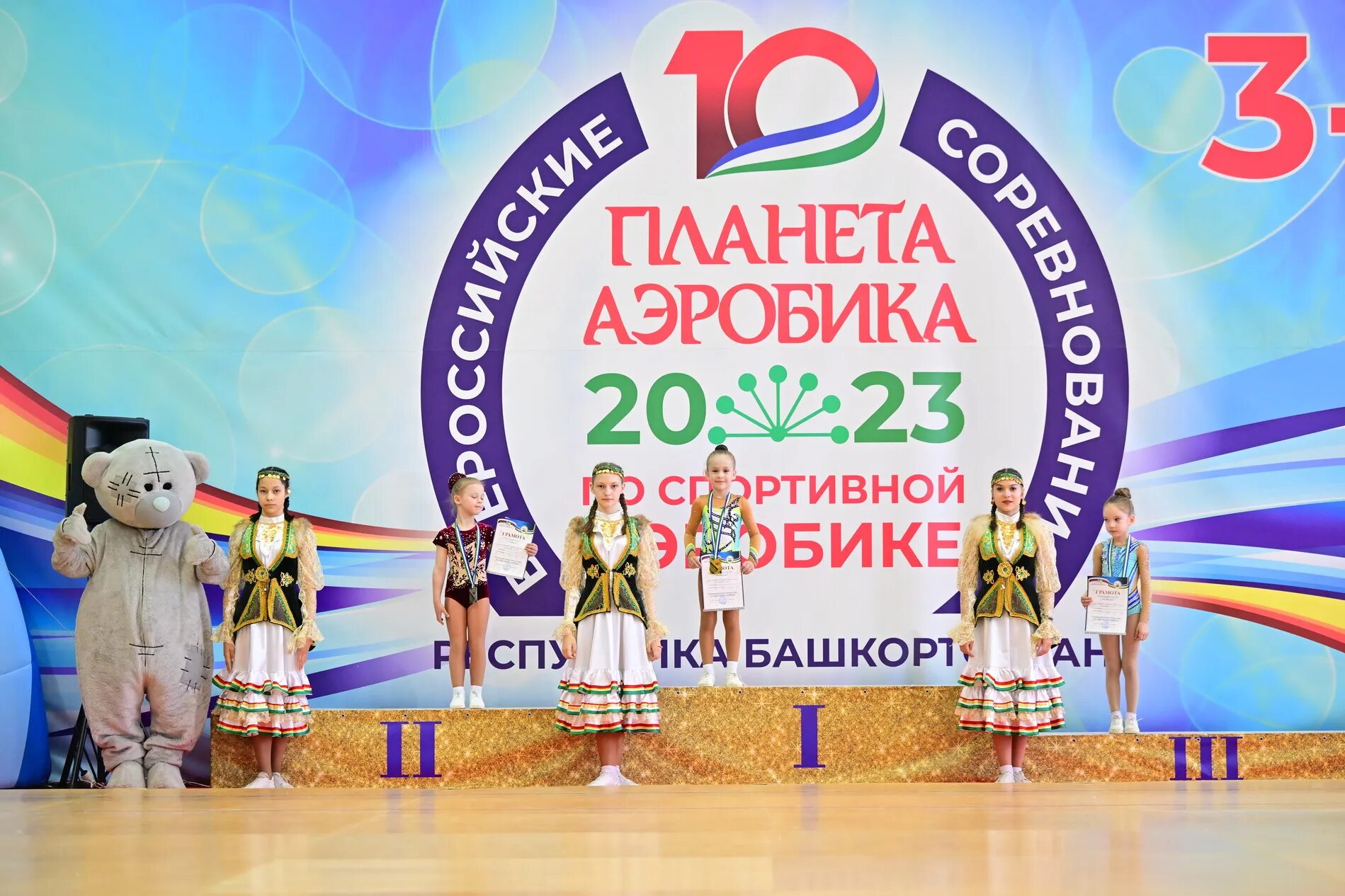 спортивный фестиваль. декада спорта южно-сахалинск 2023. первомайская эстафета иваново 2023. спортивное мероприятие владивосток. спортивный праздник.