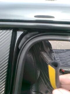 Установка уплотнителя на дверь
