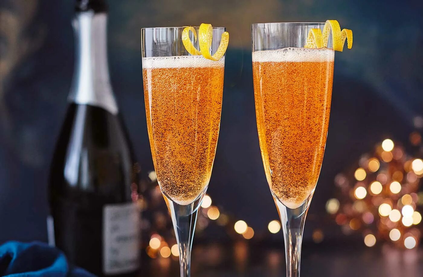 Коктейль Champagne Cocktail. Шампанское. Бокалы с шампанским. Шампанское новый год. Основа шампанского