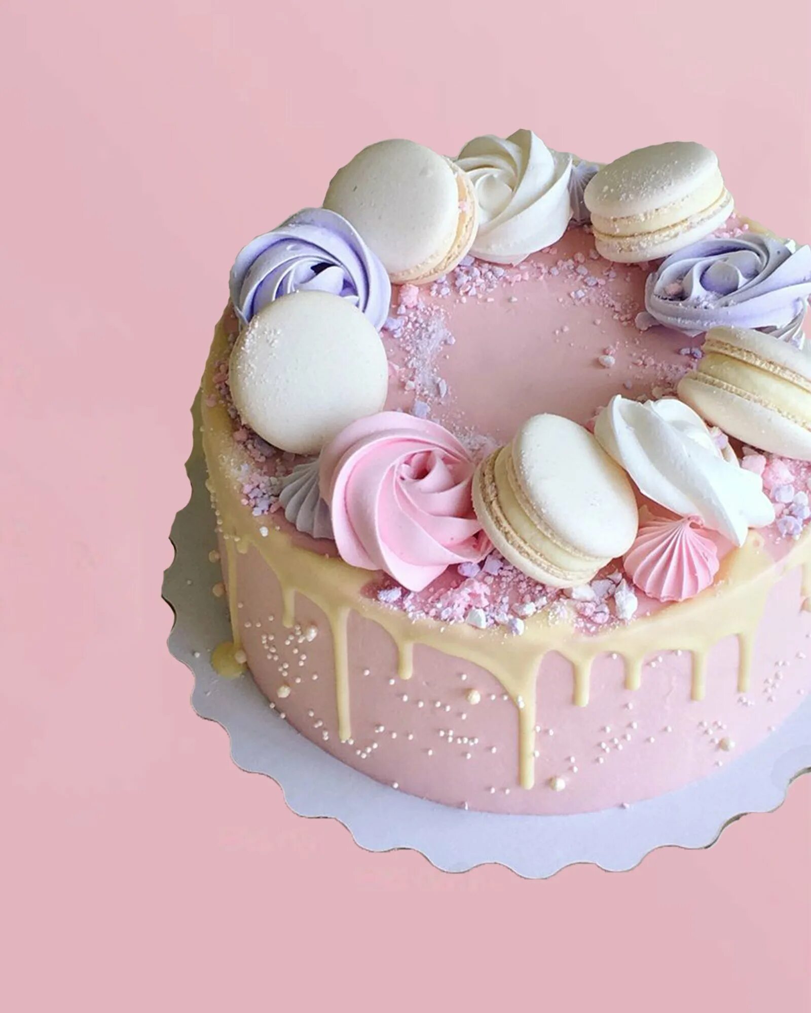 Торты на день рождения девушке 20. Украшение торта для девочки. Красивые торты на день рождения. Торт с зефиром. Торт девочка.