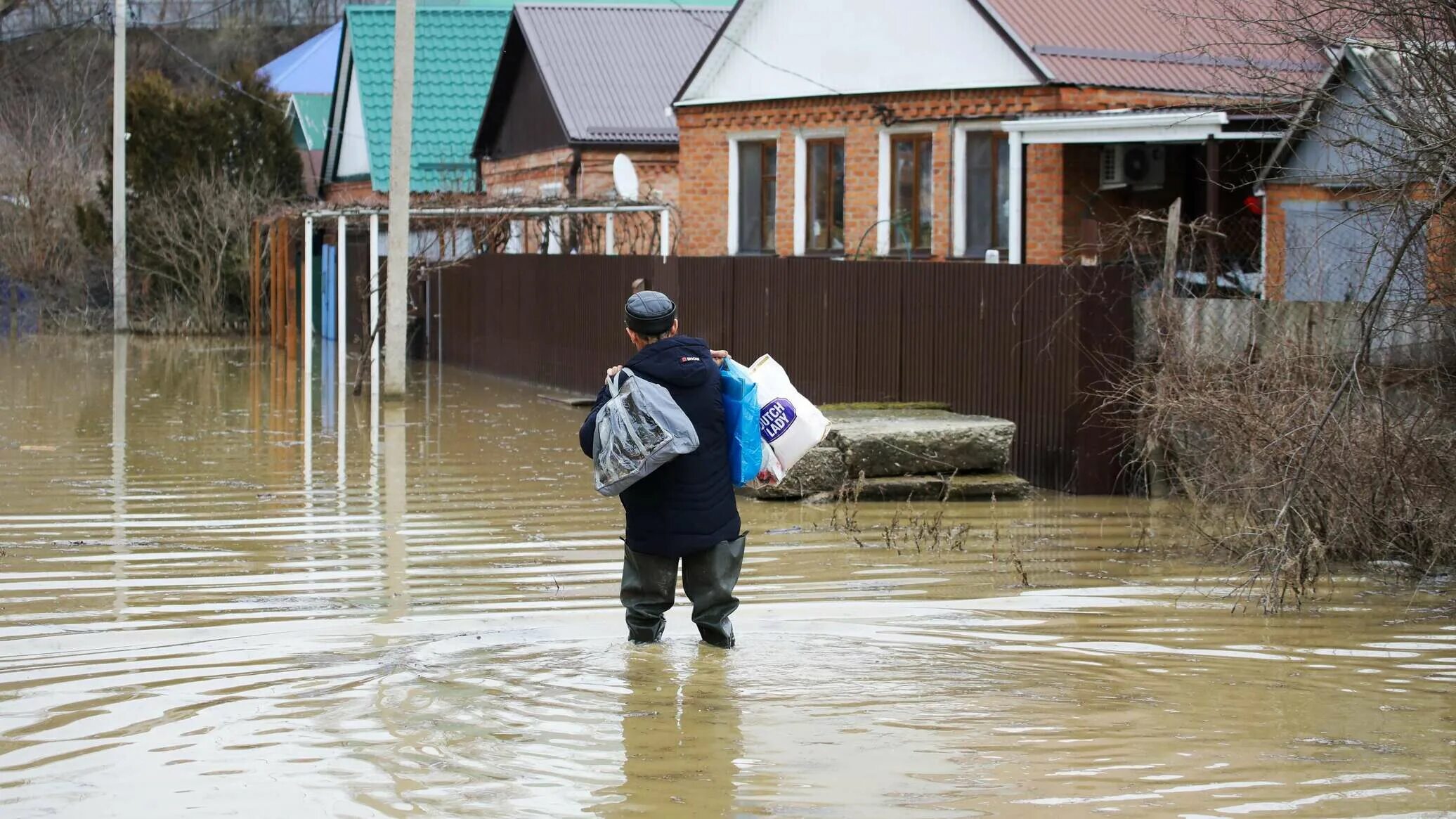 Паводок. Наводнения в России. Затопление населенных пунктов. Паводки в России. Чем отличается паводок от наводнения