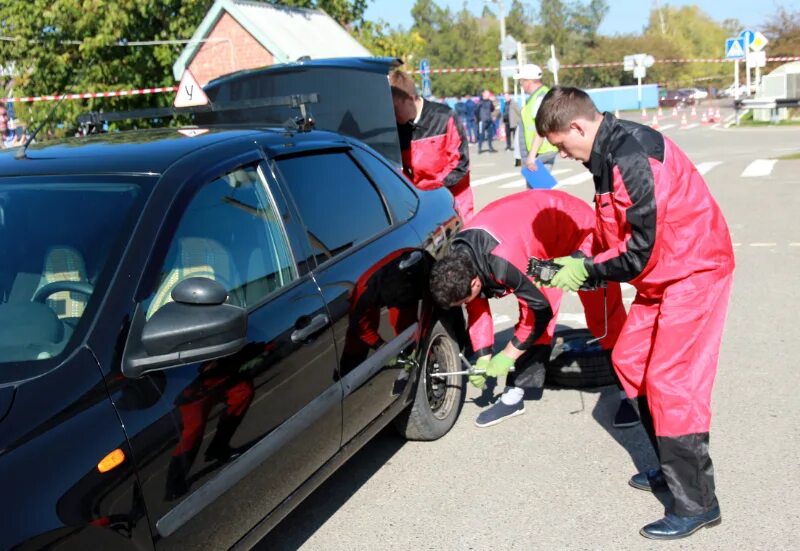 Погода в брюховецкой на 14. Брюховецкий многопрофильный техникум. БМТ Брюховецкая. Спасатели Брюховецкого района.