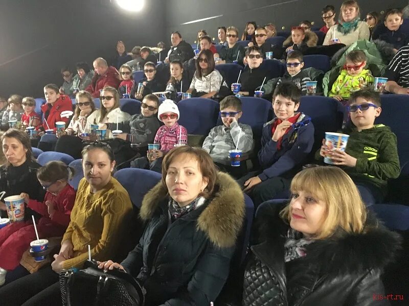 северный маяк кинотеатр маяк  ивдель афиша. кинотеатр сфера первоуральск экскурсии. кинотеатр камышлов. кинотеатр маяк верхотурье. кинотеатр верхотурье.