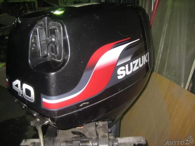 Купить сузуки 40. Мотор Suzuki dt40. Мотор Сузуки ДТ 40. Лодочный мотор Suzuki 40. Сузуки 40 2-х тактный.