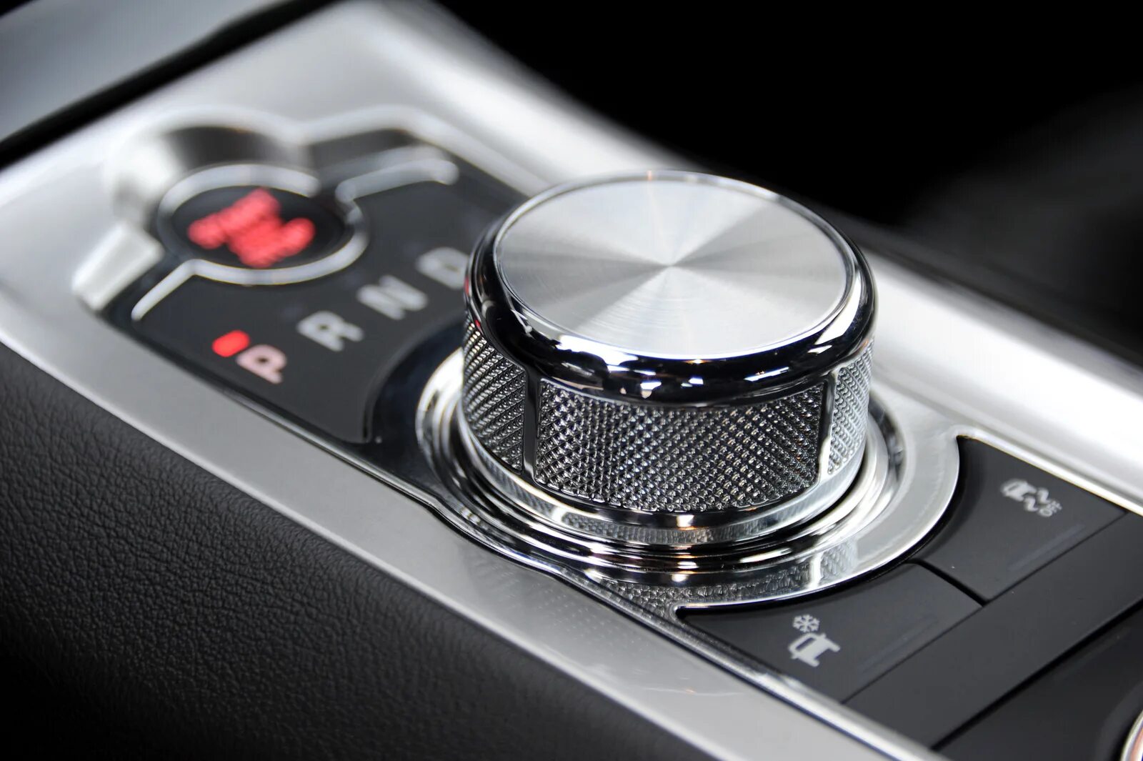Коробка передач на Ягуар XF. Шайба переключения передач. Шайба КПП Ягуар. Jaguar +XJ хромированная накладка на шайбу переключения передач.