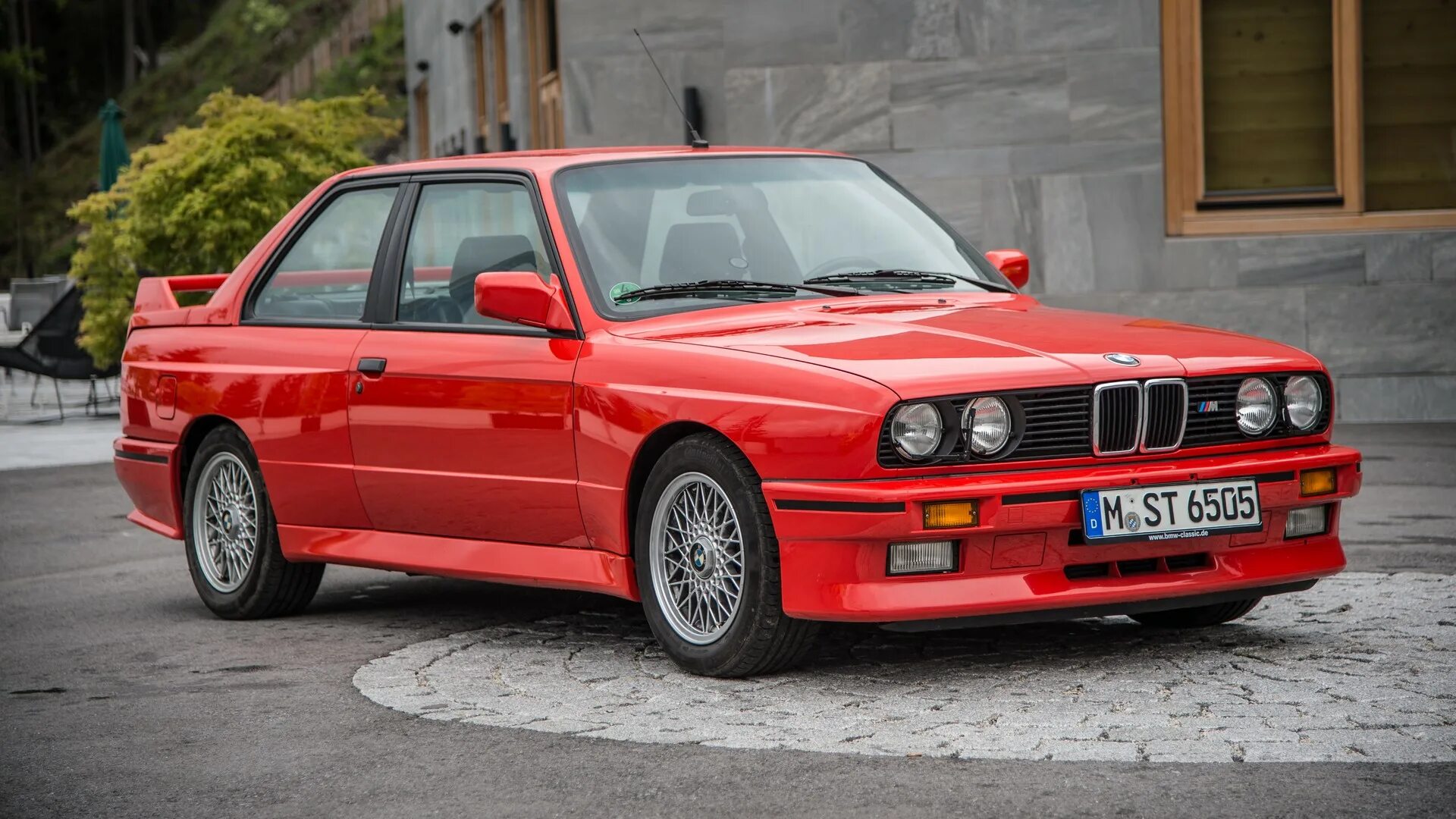 Какая бмв м3. BMW e30 m3 седан. BMW 3 e30 318i. BMW m3 e30 Coupe. BMW m3 e30 1986.