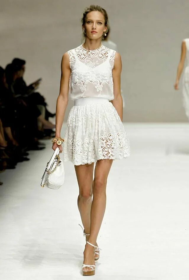 валентин юдашкин белое платье. Ralph lauren белое платье 2020. белое кружевное платье дольче габбана. белое весеннее платье. летние платья прет а порте.
