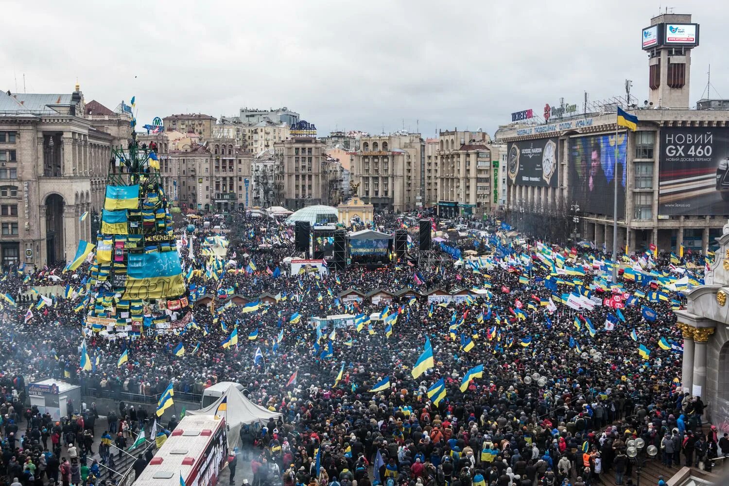 11 майдан. Киев площадь независимости Евромайдан. Политический кризис на Украине (2013-2014). Майдан Украина 2013. Политический кризис на Украине 2013.