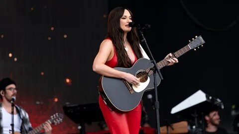 Slideshow kacey musgraves tits.